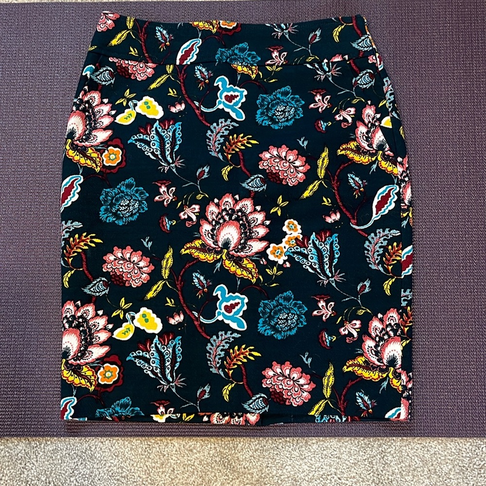Loft Floral Pencil Skirt - Picture 2 of 15